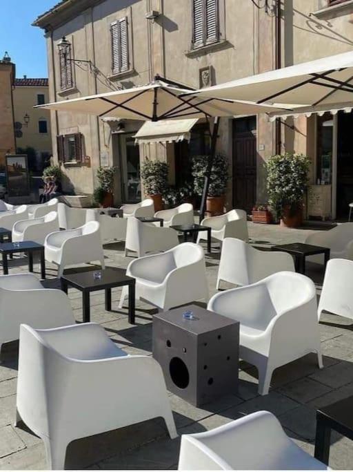 Lajatico Rentals - Terrazza Sul Tramonto Del Silenzio Luaran gambar